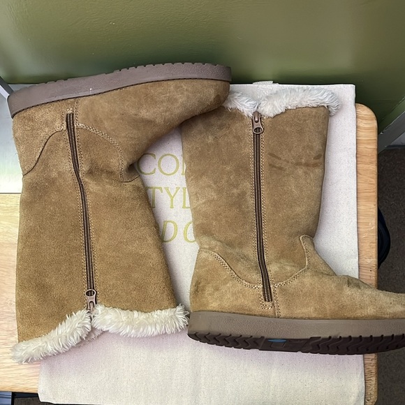 Genuine Suede Tan Boots With Faux Fur Lining-Size 7 - Picture 4 of 8